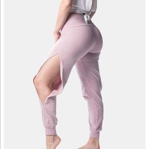 Namastetics Wander Pant mauve shadows